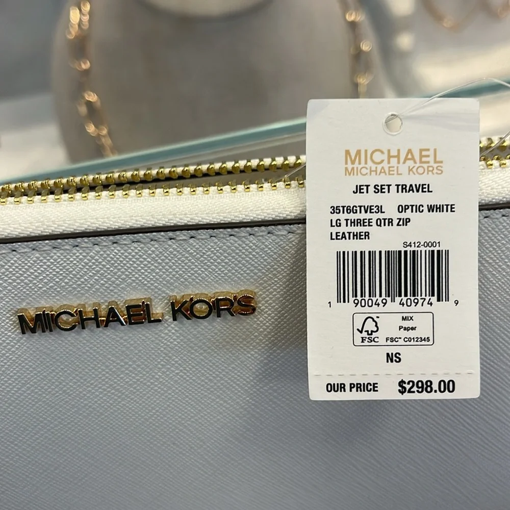 MICHAEL KORS Jet Set Travel Lg Saffiano Leather Quarter-Zip Wallet
Optic White - Picture 12 of 16